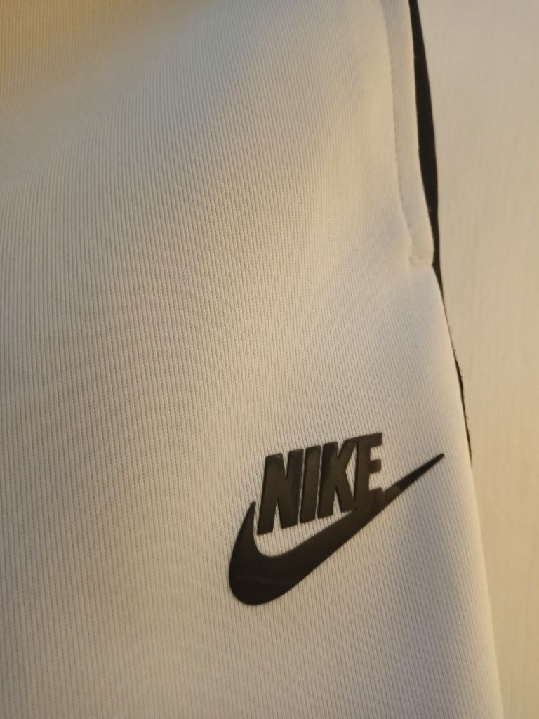Spodnie białe dresowe Nike