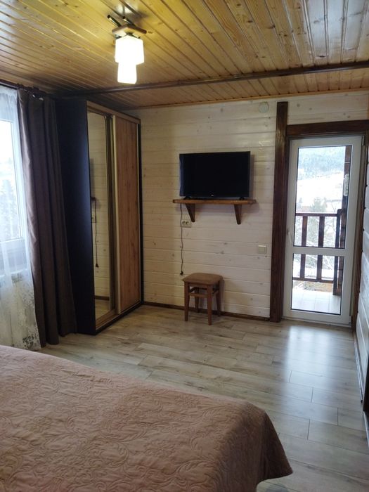 Відпочинок в Славську. Котедж над річкою