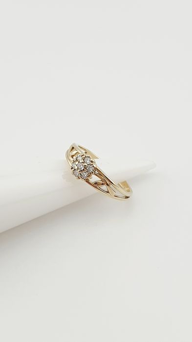 Pierścionek złoty pr.333 ażurowy z cyrkoniami r.12