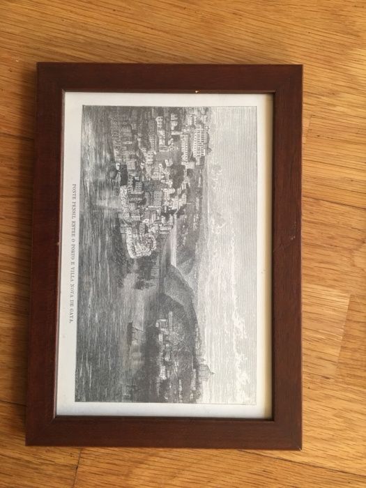 Quadros com moldura castanha