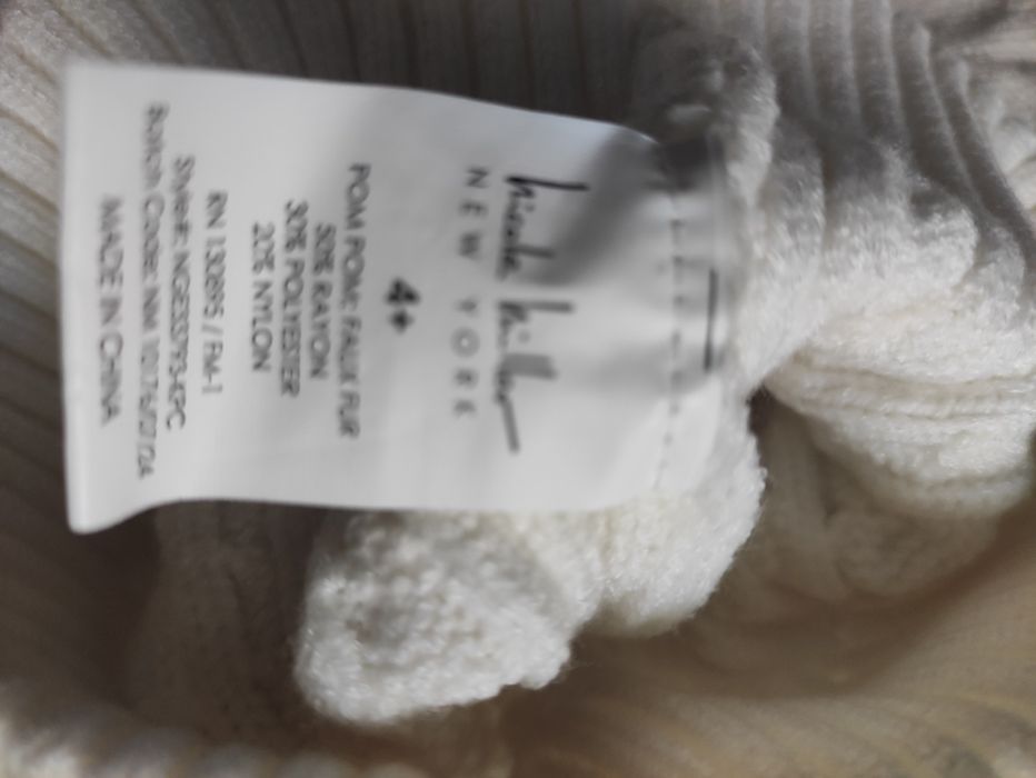 Komplet czapka i szalik dla dziewczynek w wieku 4+ lat. Stan dobry.