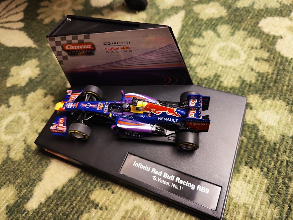 Carrera Evolution 1 32 Red Bull RB9 Vettel no1