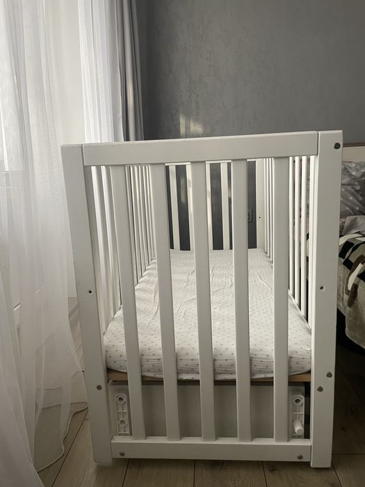 Дитяче ліжечко з матрасом