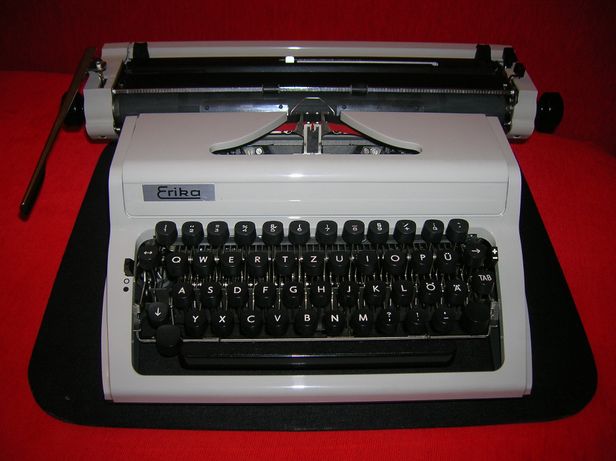Walizkowa maszyna do pisania ERIKA 127