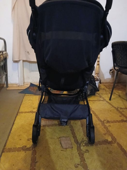 Дитяча коляска продається.