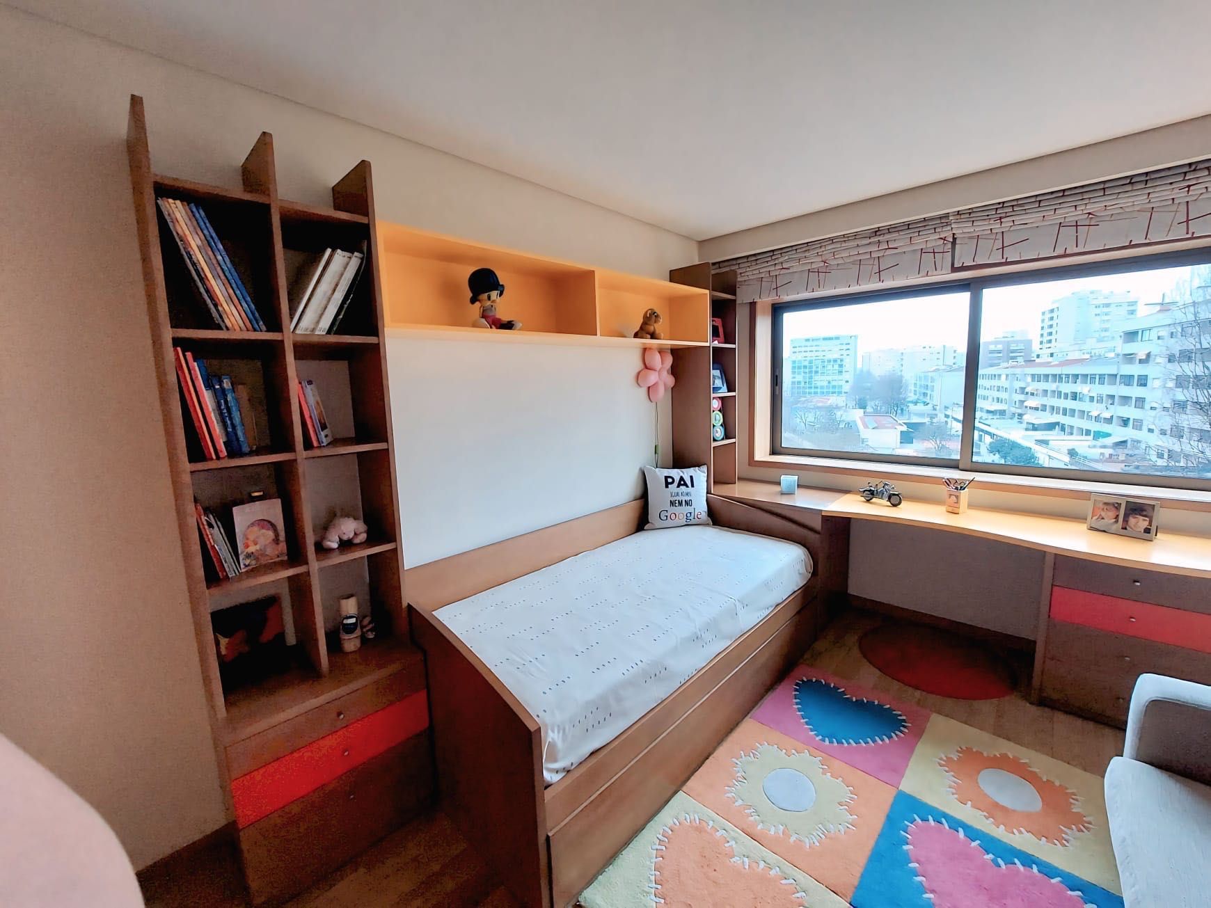 Quarto estúdio em madeira (2 camas)