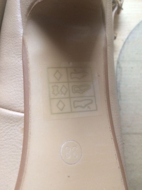 pantofle - szpilki z paskiem na kostce