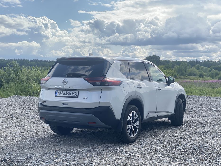 Nissan Rogue SV 2020 року