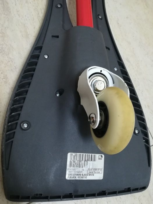 Waveboard Oxelo Preto Branco Vermelho da Decathlon