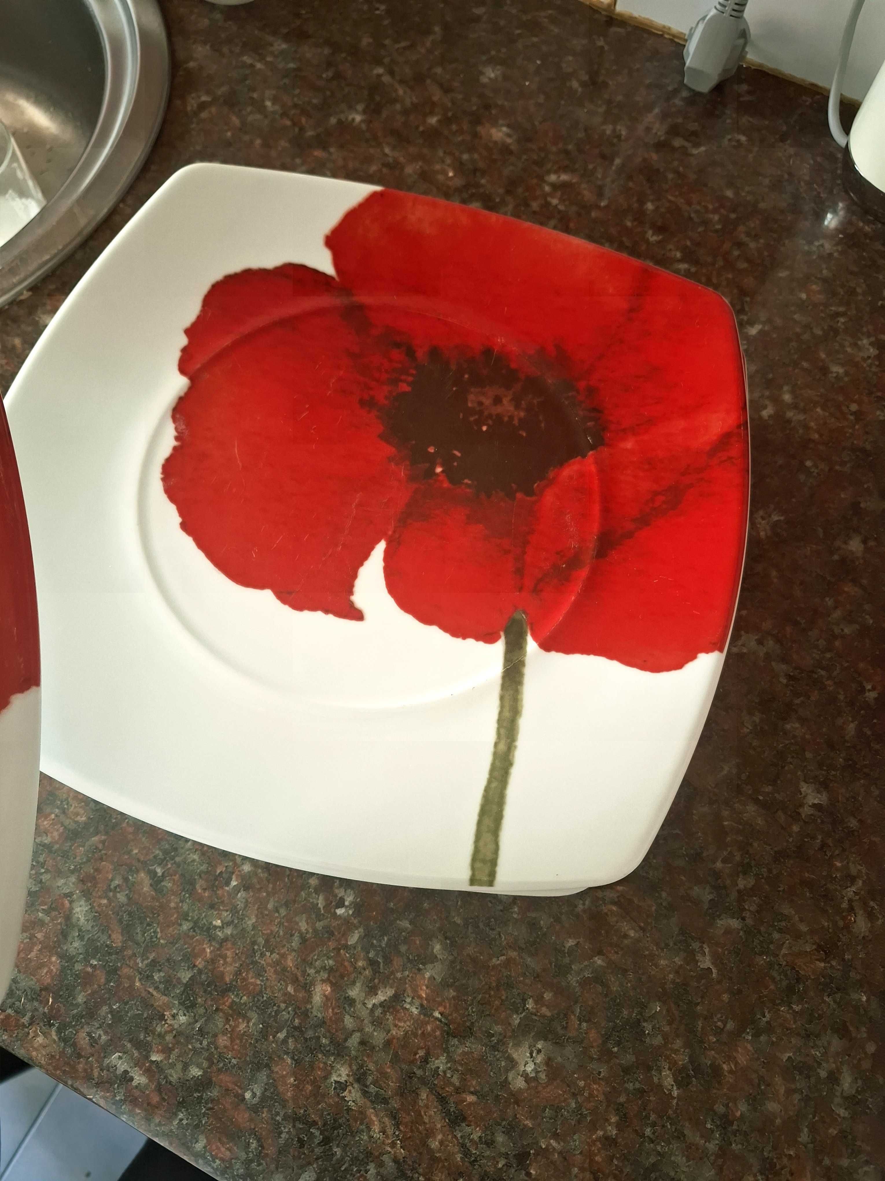 Pratos de porcelana