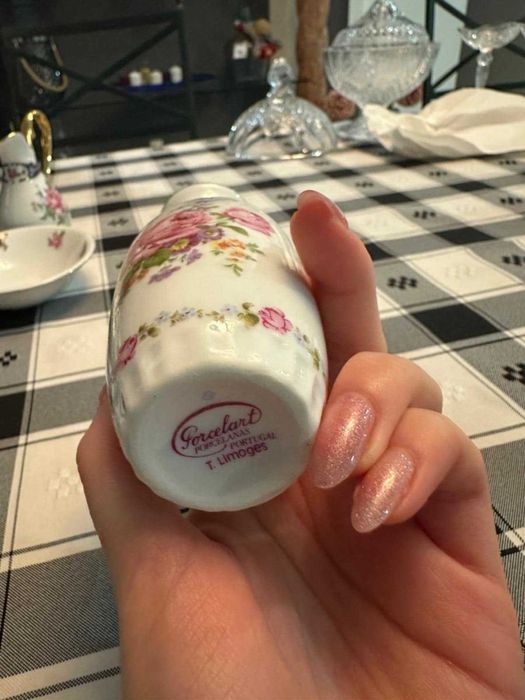 Vendo conjunto de peças em porcelana decorativas antigas