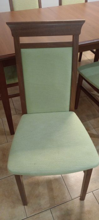 Stół rozkładany z kompletem krzeseł