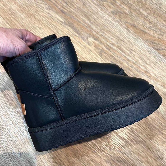 Уги жіночі чорні з блискавкою на товстій підошві