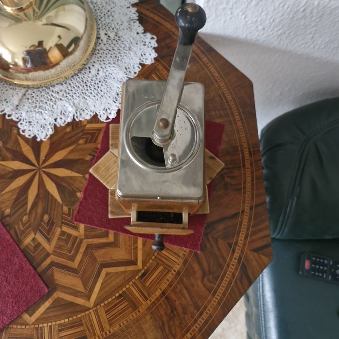 Młynek do kawy antyk