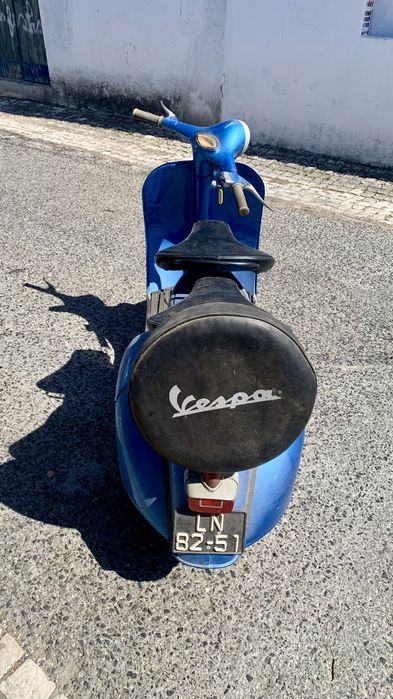 Vespa em bom estado , de origem , ano 1961