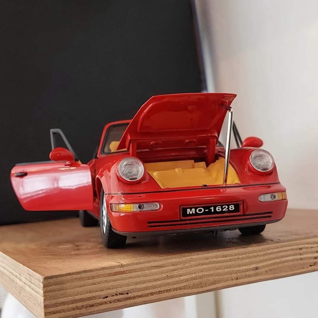 Масштабна модель 1/18  Porsche 911 Targa Anson