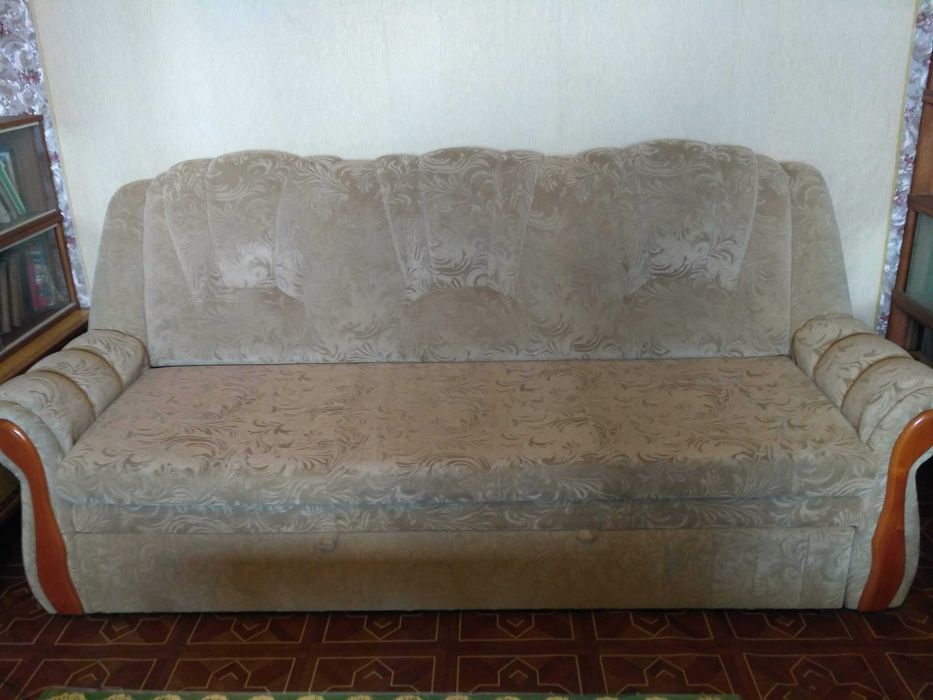 Диван прямой бежевый флис раскладной для гостиной удобный светлый