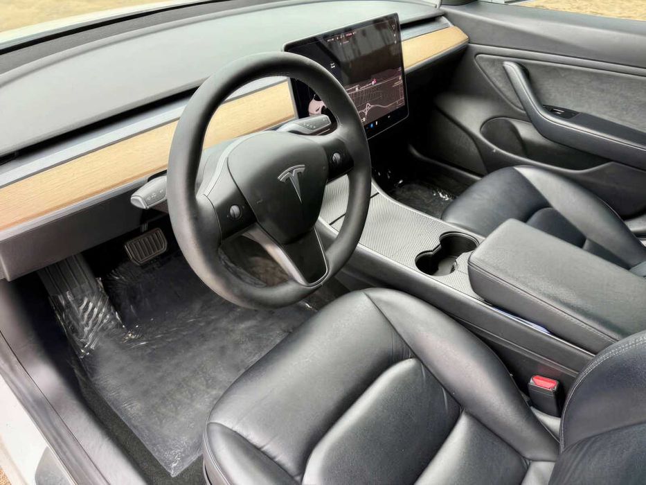 Tesla Model 3      2019