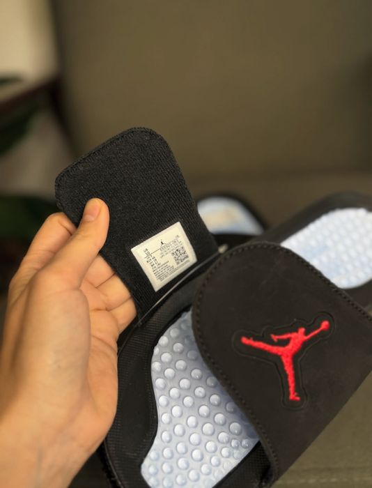 Чоловічі тапочки JORDAN HYDRO V RETRO ( 555501 - 061 ) Оригинал !
