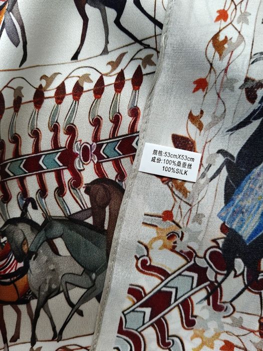Apaszka jedwabna 100% silk konie koniki