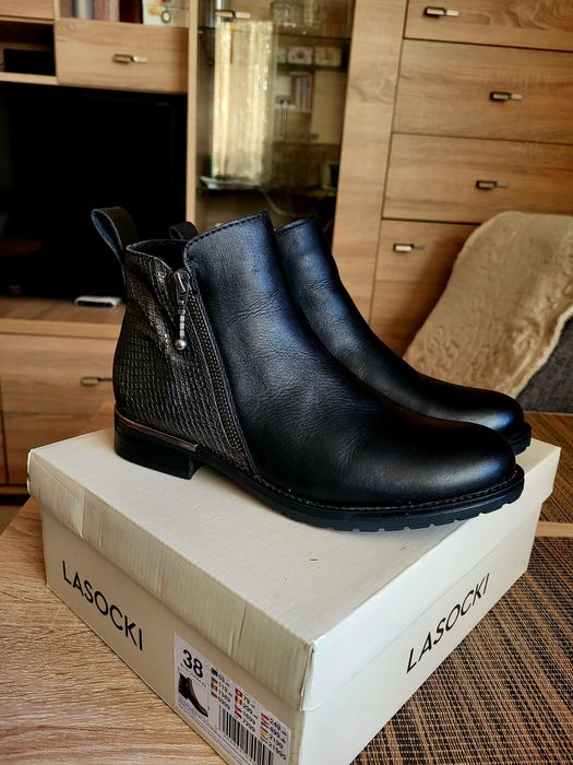 Botki , kozaki ze skóry 38