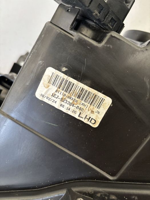 Toyota Hilux VIII 8 lift 20- lampa prawy przód prawa przednia EU