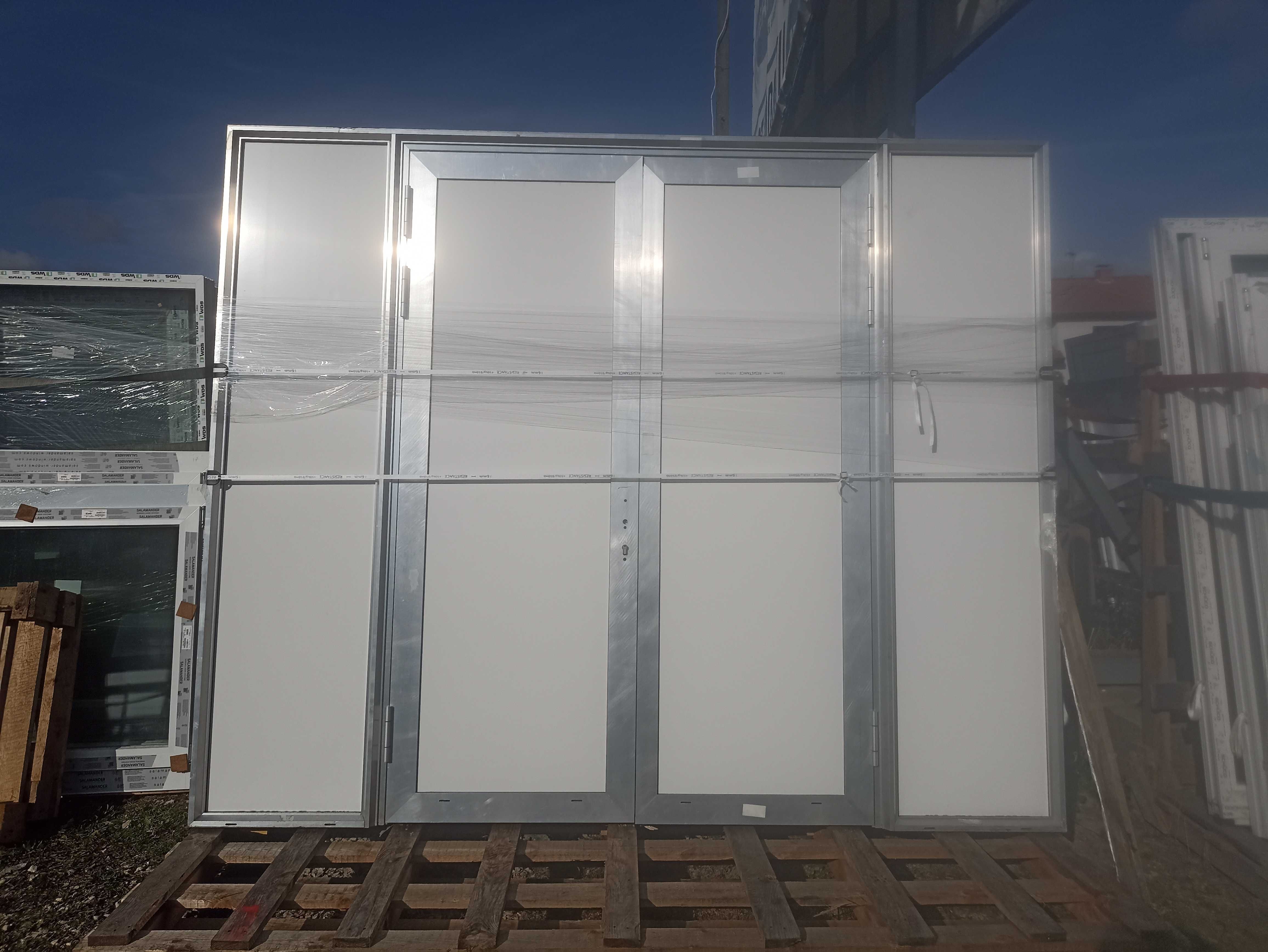 Drzwi aluminiowe 300/248 białe na zewnątrz otwierane