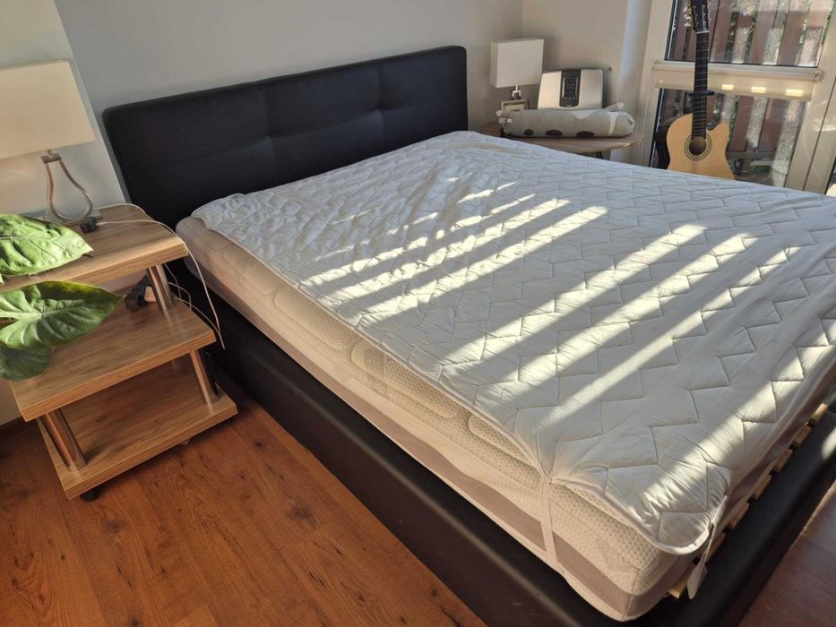 Łóżko z materacem 200 x 160 cm