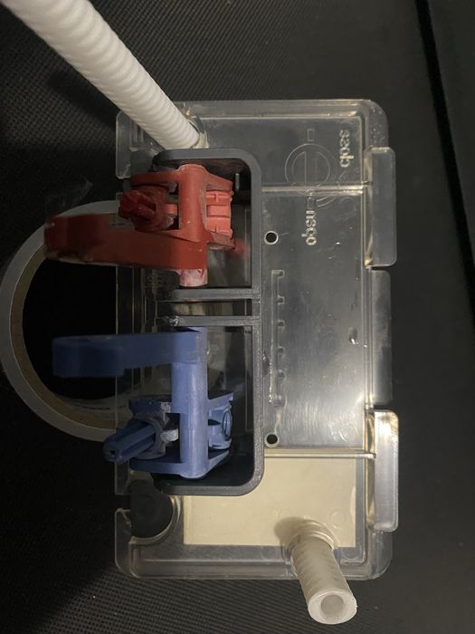 Tece przyciski spluczki wc