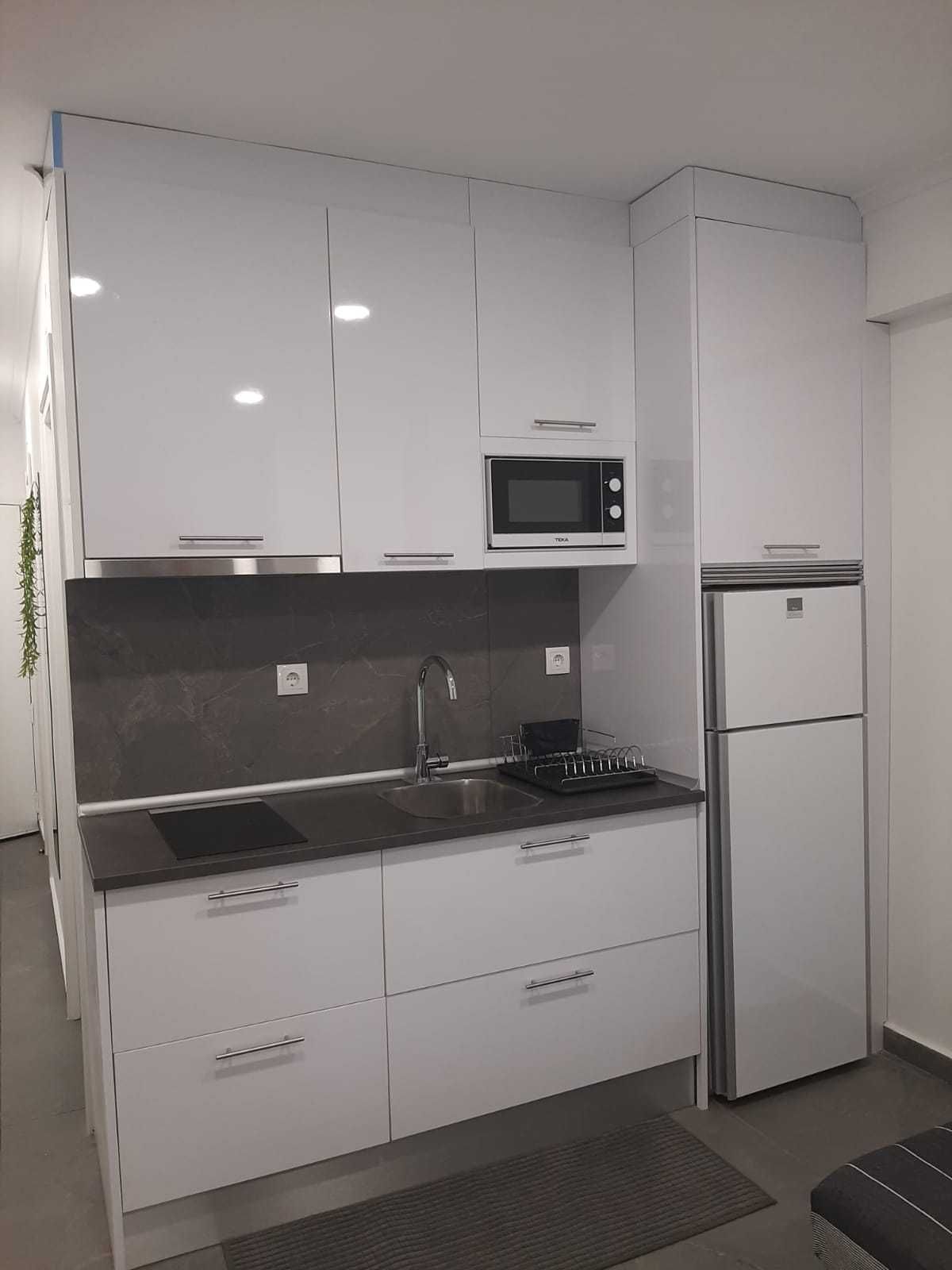 Apartamento T0/1 com piscinas a 5 minutos da praia