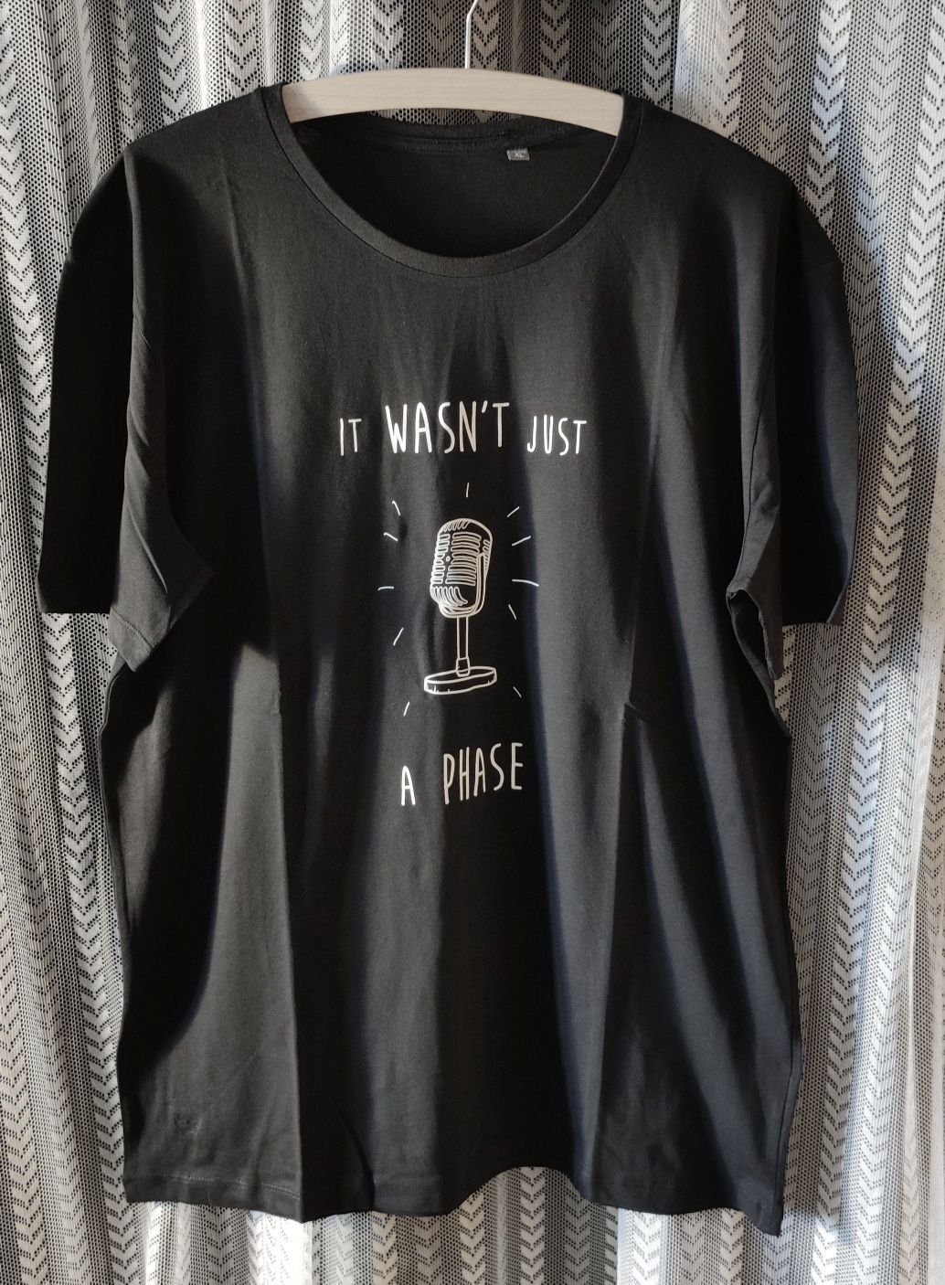T-shirts "Não Era Apenas Uma Fase" pretas II