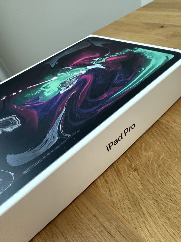 AppleiPad Pro 11’’ 1gen 256GB wifi + cellular, space gray, etui Apple