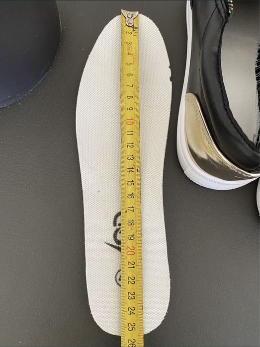 Мокасини, снікерси