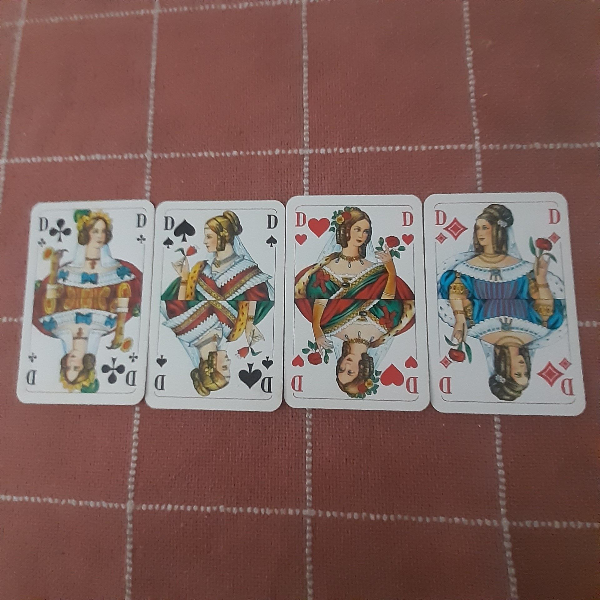 Карти ігральні 2 колоди .