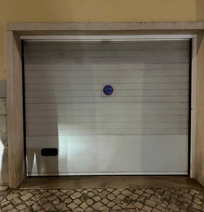 Arrenda-se: Lugar de Garagem em Corroios (NÃO É UMA BOX)