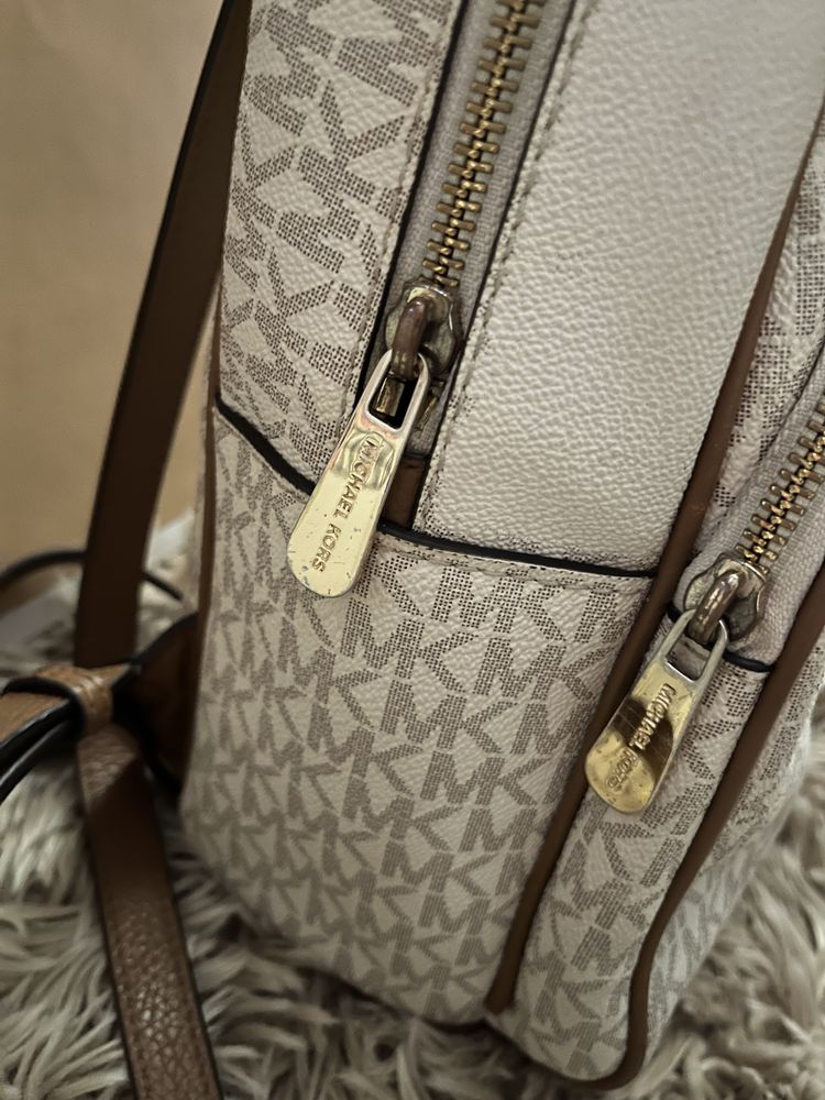 Michael Kors plecak rhea plecaczek sredni logowany monogram beżowy