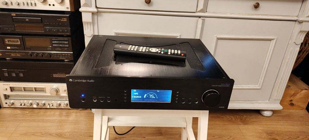 Audiofilski wzmacniacz Cambridge Audio AZUR 851A.