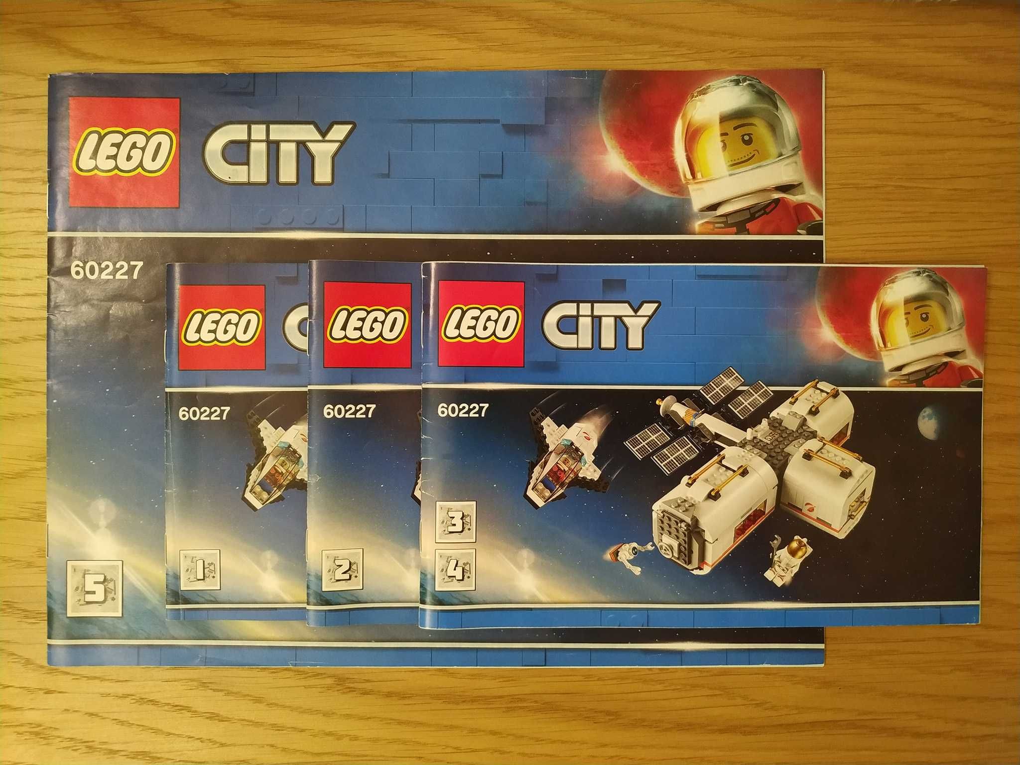 Lego City Lunar Space Station 60227