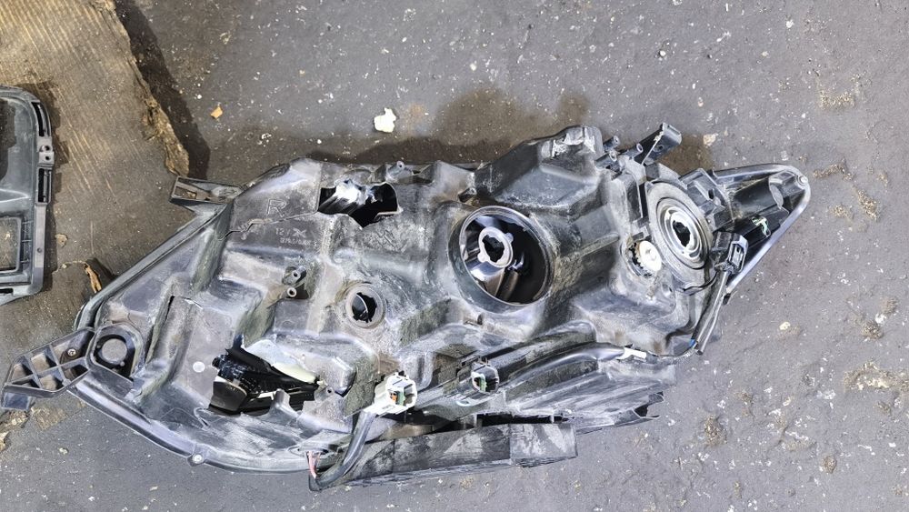 Продам передню решітку нісан рог