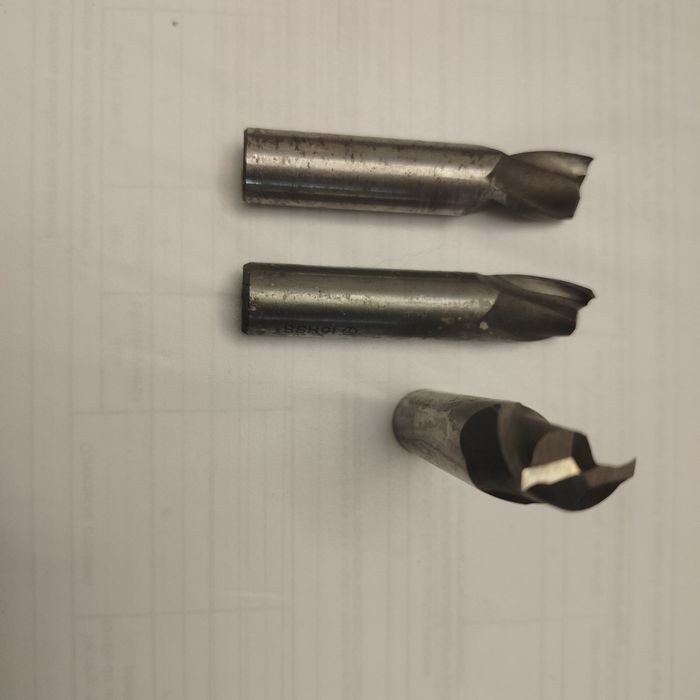 frez walcowo czołowy fi 16mm. HSS.Mam ich 12 sztuk. Nowe. 2 piora