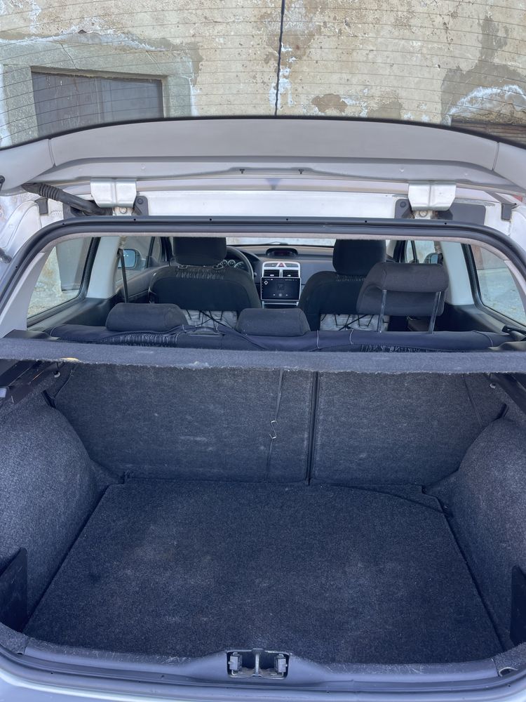 Peugeot 307 1.4 Hdi  a Gasóleo – 3 Portas – 2002