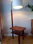 Drewniana lampa ze stolikiem w stylu art deco vintage mebel