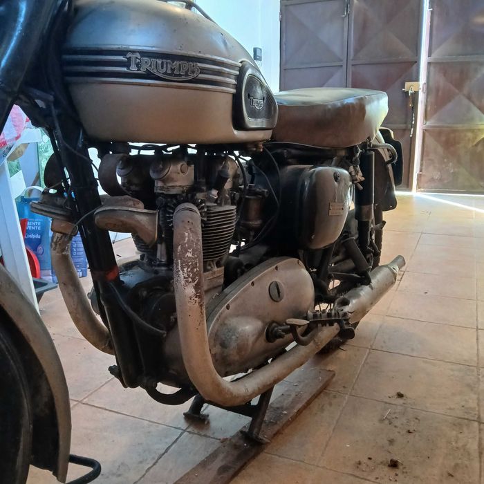 Triumph T100 – 500cc – 1954 – Rara e Completa para Restauro