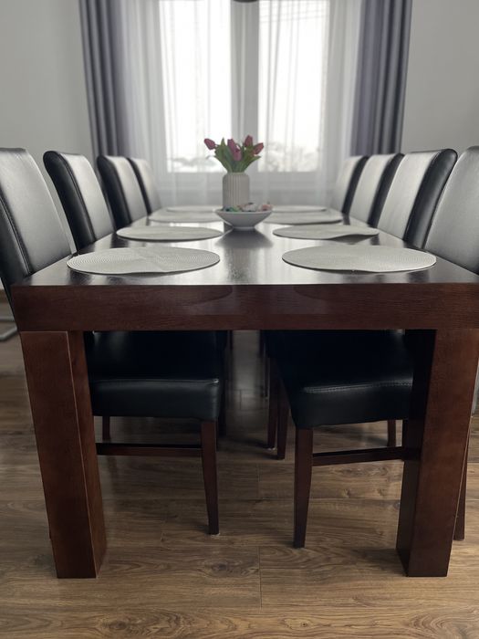 Stół do jadalni + 8 krzeseł.