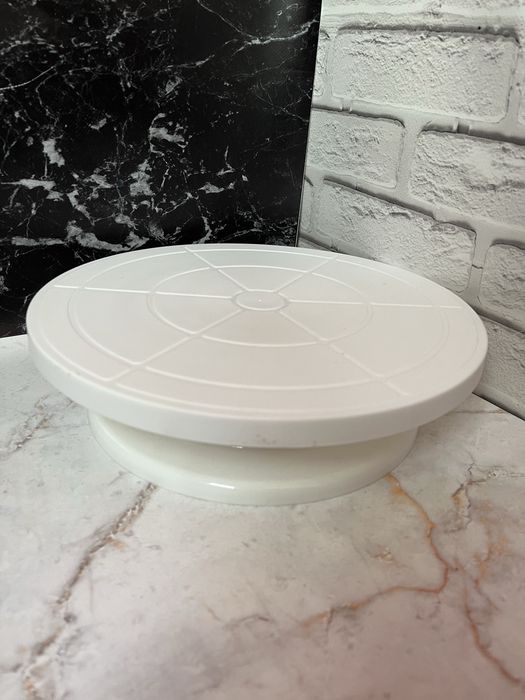 Набір для кондитера ,поворотний столик,шпатель,насадки