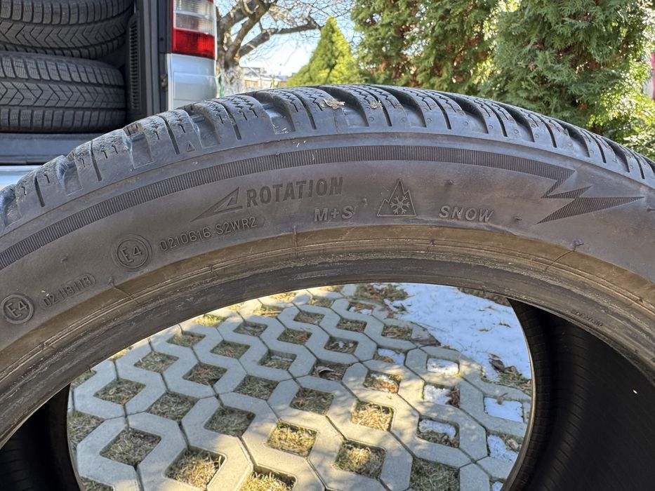 Opony zimowe Bridgestone 245/ 40 r19 prawie nowe