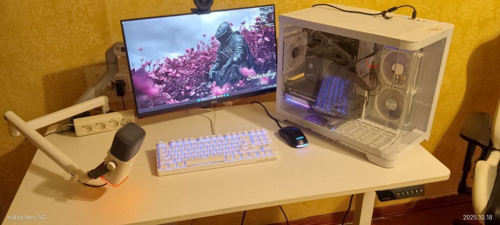 Компьютер и гарнитура