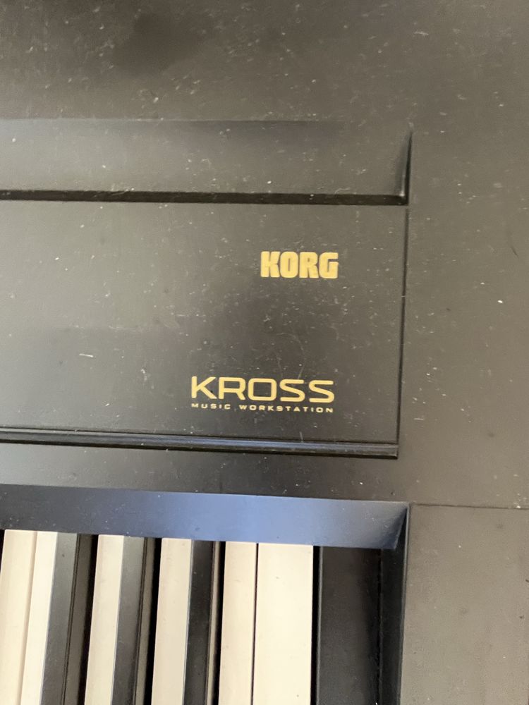 Piano korg kross