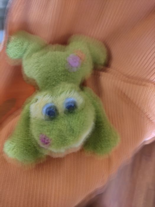 Peluche Sapinho Fofo, bom estado,  usado pouco.