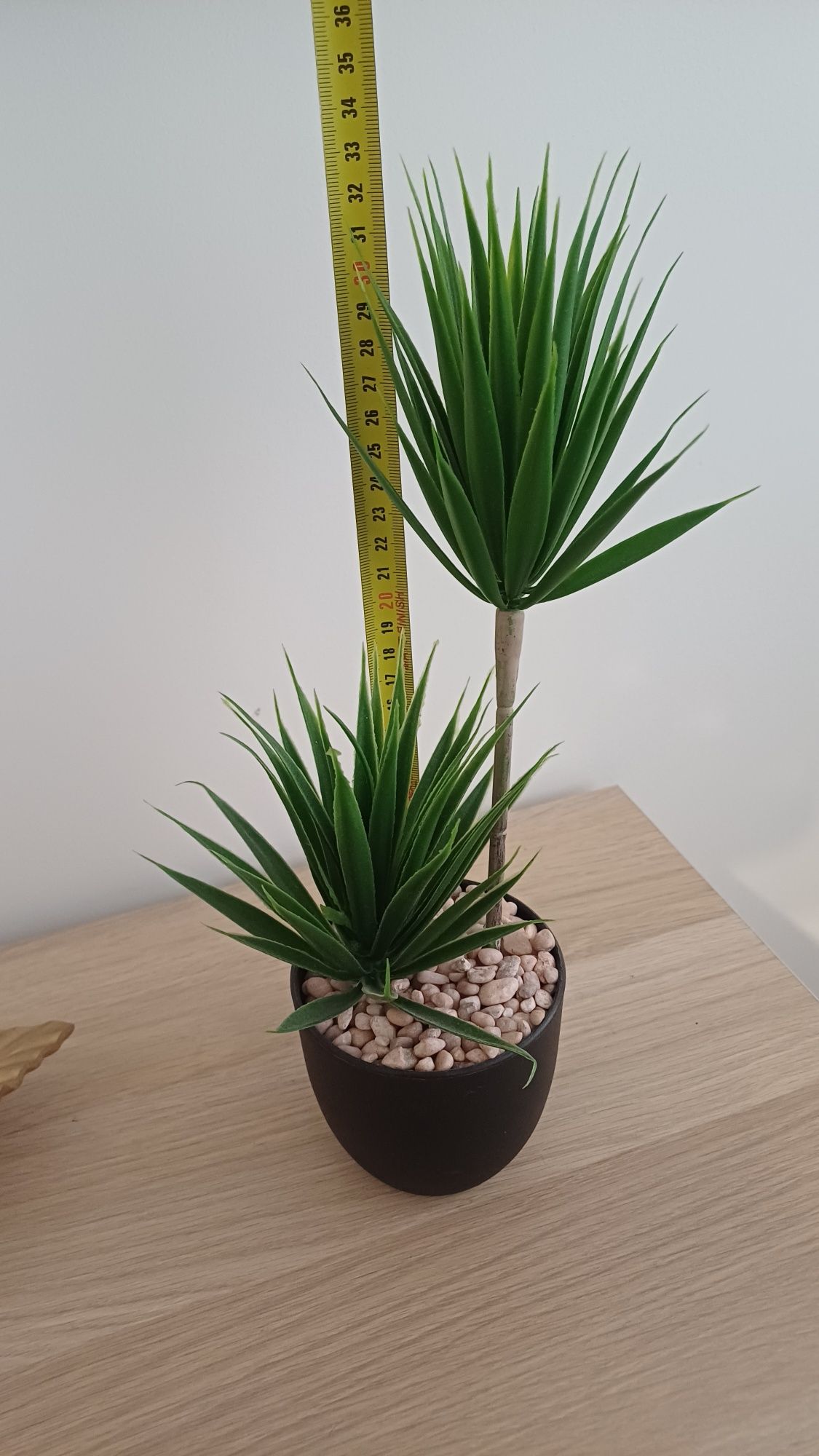 Vaso dourado com suporte + planta (novo)